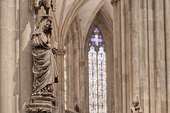 Verborgene Stimmen des Glaubens:
Frauengeschichte(n) im Bistum Regensburg