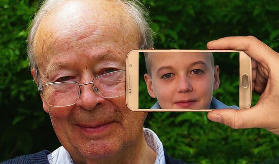 Einführung und Anleitung zum Bedienen und zum sicheren Umgang mit dem Smartphone in Theorie und Praxis