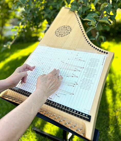 Zauberhafter Klang und harmonisierende Wirkung: 
die Tischharfe als Instrument der Inklusion und Sozialen Arbeit