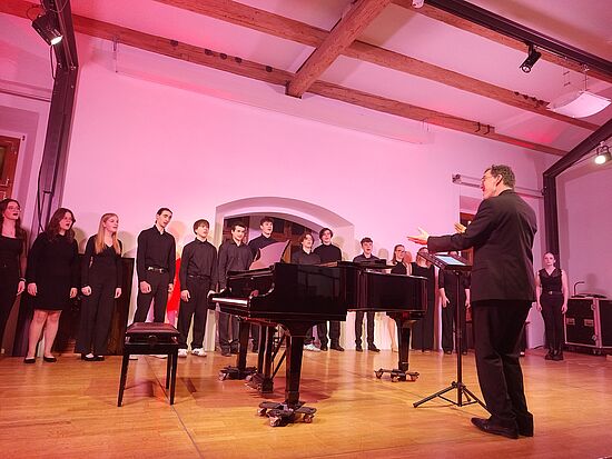 AUSKLANG 
- reinkommen | rauskommen